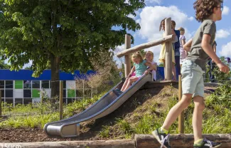 RS1511 Heuvelglijbaan met bordes 150cm 1