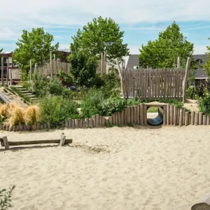 Schoolplein Brede School Tholen 1