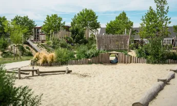 Schoolplein Brede School Tholen 1