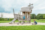 RS2272 Zandspeelhuis met glijbaan 1