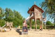 RS2097 Boomhut met glijbaan 2