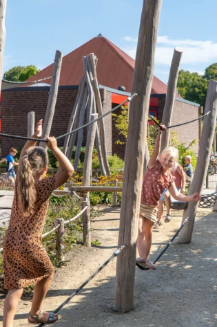 Schoolplein Eben Haezerschool 9
