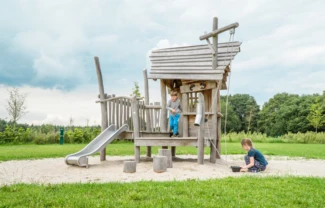 RS2272 Zandspeelhuis met glijbaan 1