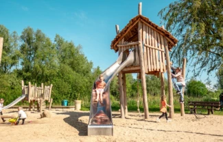 RS2097 Boomhut met glijbaan 2