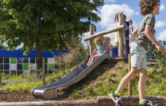 RS1511 Heuvelglijbaan met bordes 150cm 1 zonder tekst